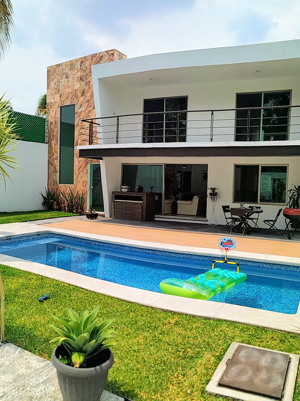 Residencia con alberca de Hauser Cuerna